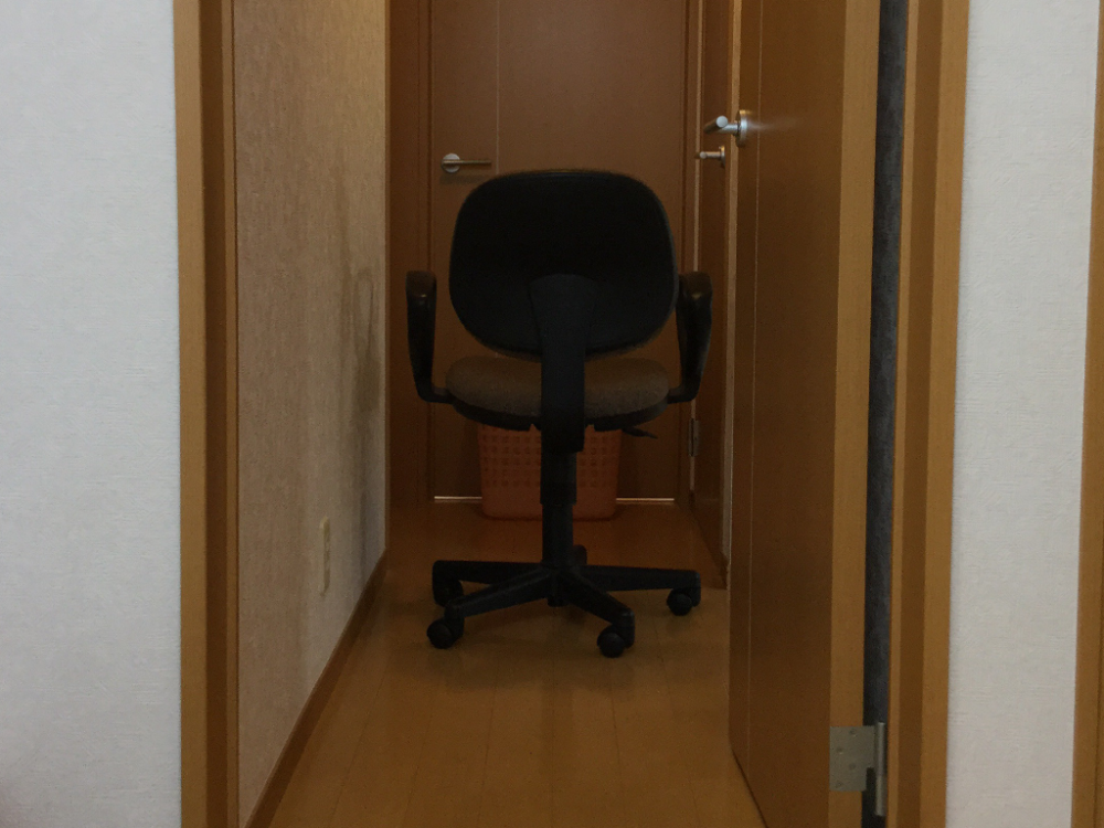 廊下の階段にロールカーテンをつけてみた【娘とテニス22日目】